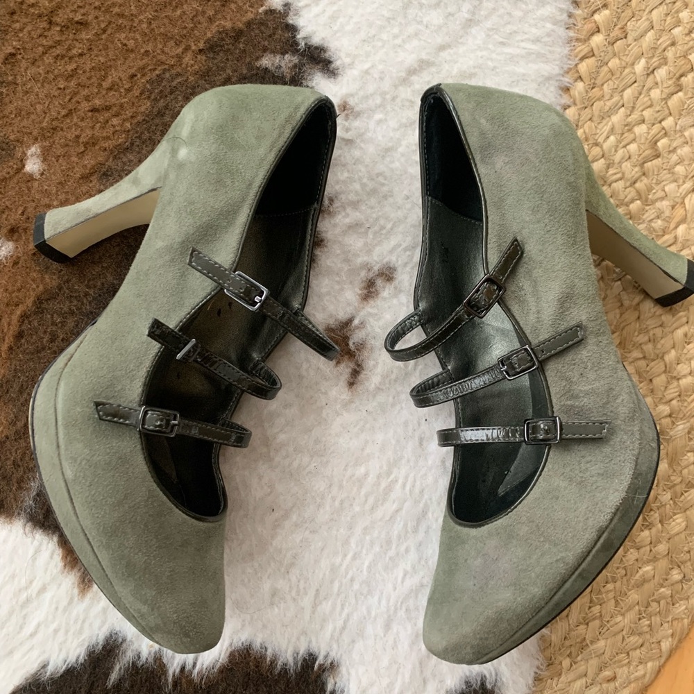 DITTO by Van Eli green suede strappy pump